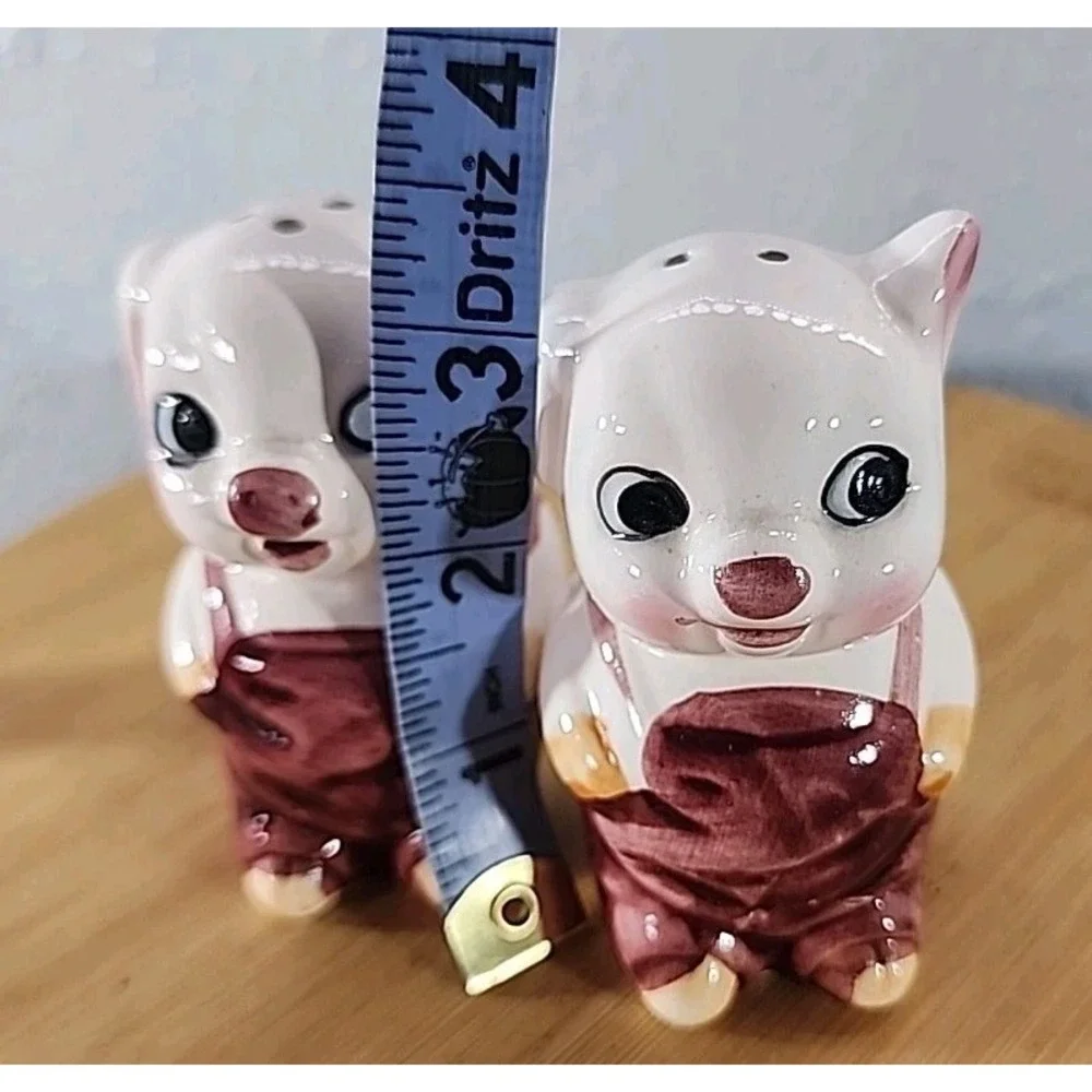 Vintage Cute  Pigs  Salt &‎ Pepper Shaker Set In overalls  Farm Country